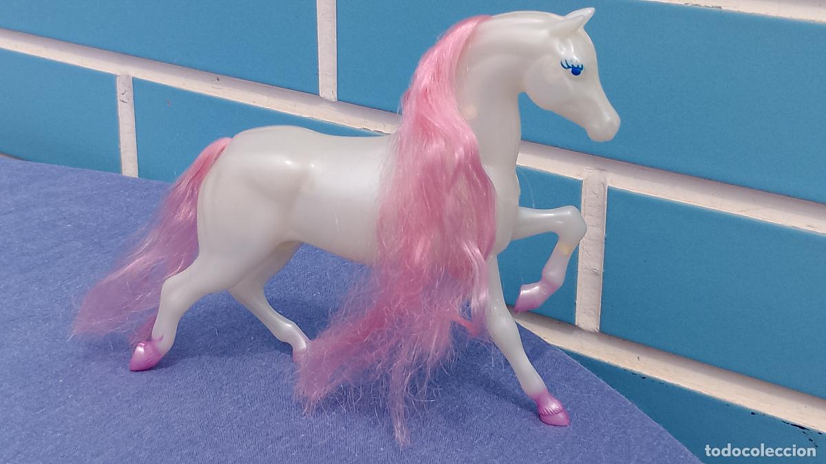 Mu&ntilde;ecas modernas: Antiguo caballo parecido al de Barbie pero en miniatura, v&aacute;lido para She Ra
