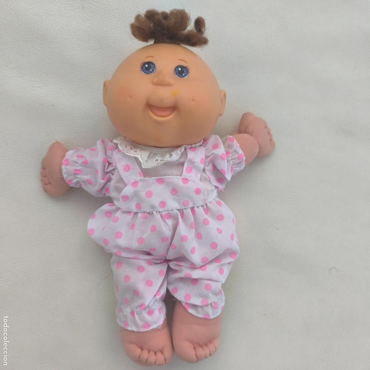 Mu&ntilde;ecas modernas: mu&ntilde;eca repollo beb&eacute; Cabbage Patch Kids de Play Along 2004