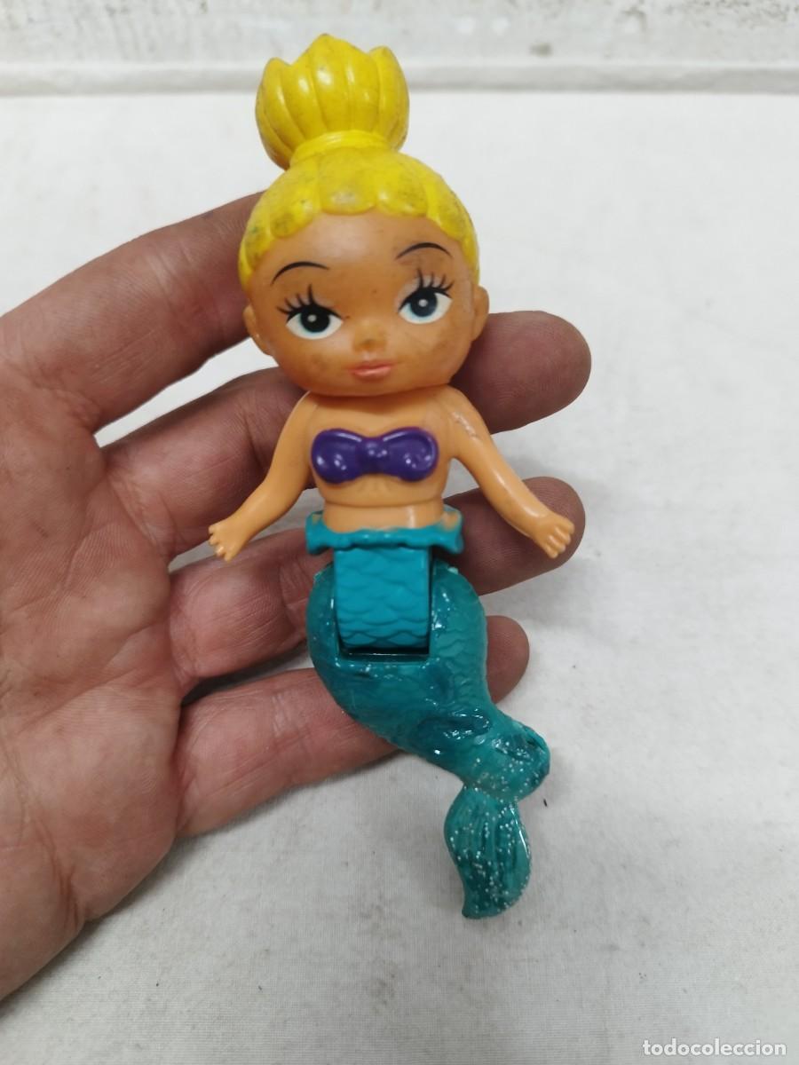 Mu&ntilde;ecas modernas: Mu&ntilde;eca MerBaby de la l&iacute;nea &rdquo;La Sirenita&rdquo; de Disney, producida por Tyco en 1992. Falta en cola.