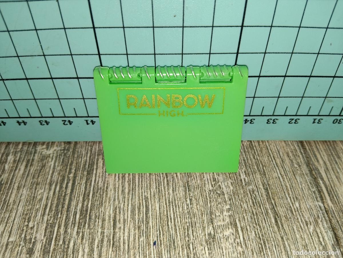 Mu&ntilde;ecas modernas: Accesorio de mu&ntilde;eca Rainbow high