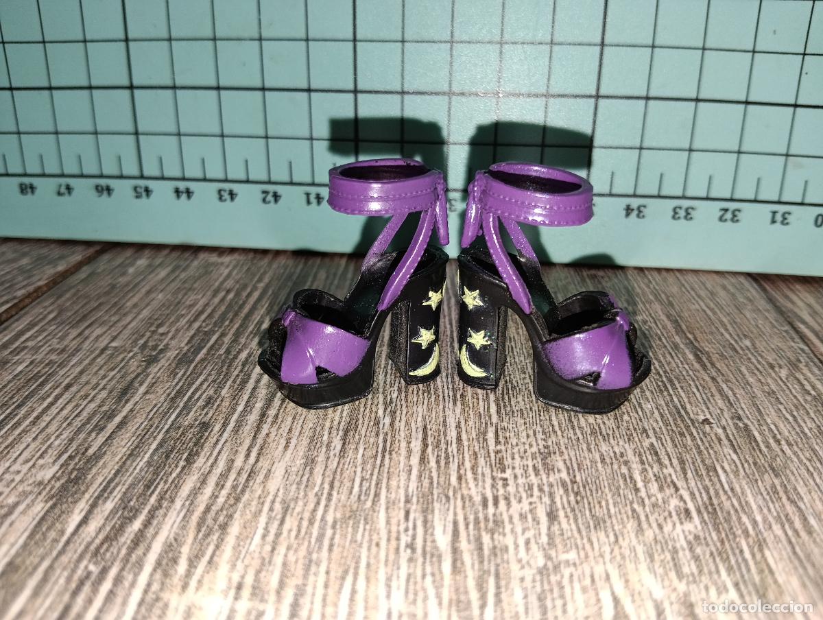 Mu&ntilde;ecas modernas: Zapatos de mu&ntilde;eca Rainbow high