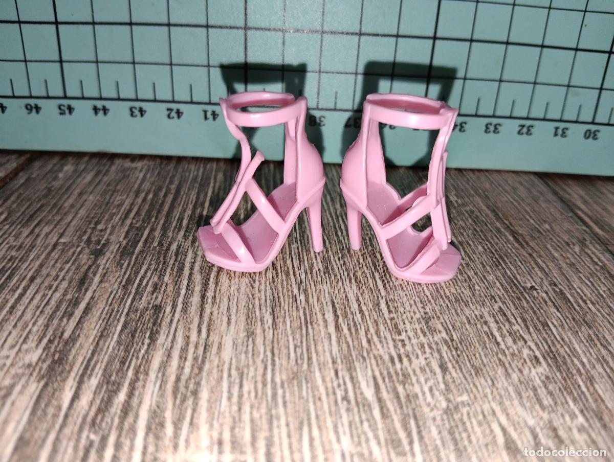 Mu&ntilde;ecas modernas: Zapatos de mu&ntilde;eca Rainbow high fashion packs dance party