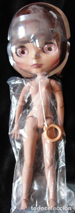 Bonecas Modernas: MU&Ntilde;ECA OJOS GRANDES PELO CASTA&Ntilde;O Y JUEGO DE MANOS - NUEVA -
