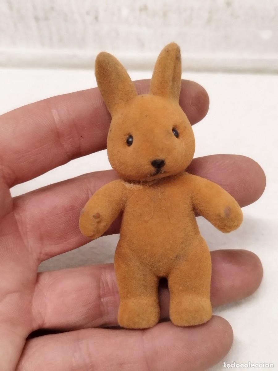 Mu&ntilde;ecas modernas: Figura, mu&ntilde;eco de una conejita marr&oacute;n de la l&iacute;nea Forest Families de la marca Simba.