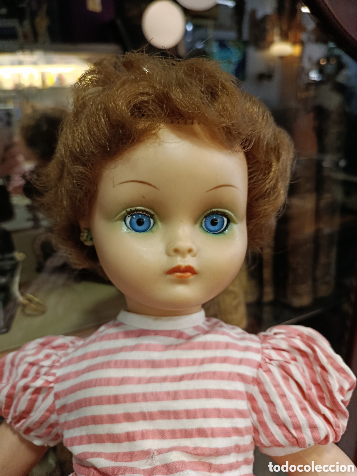Mu&ntilde;ecas modernas: Antigua mu&ntilde;eca francesa Bella.