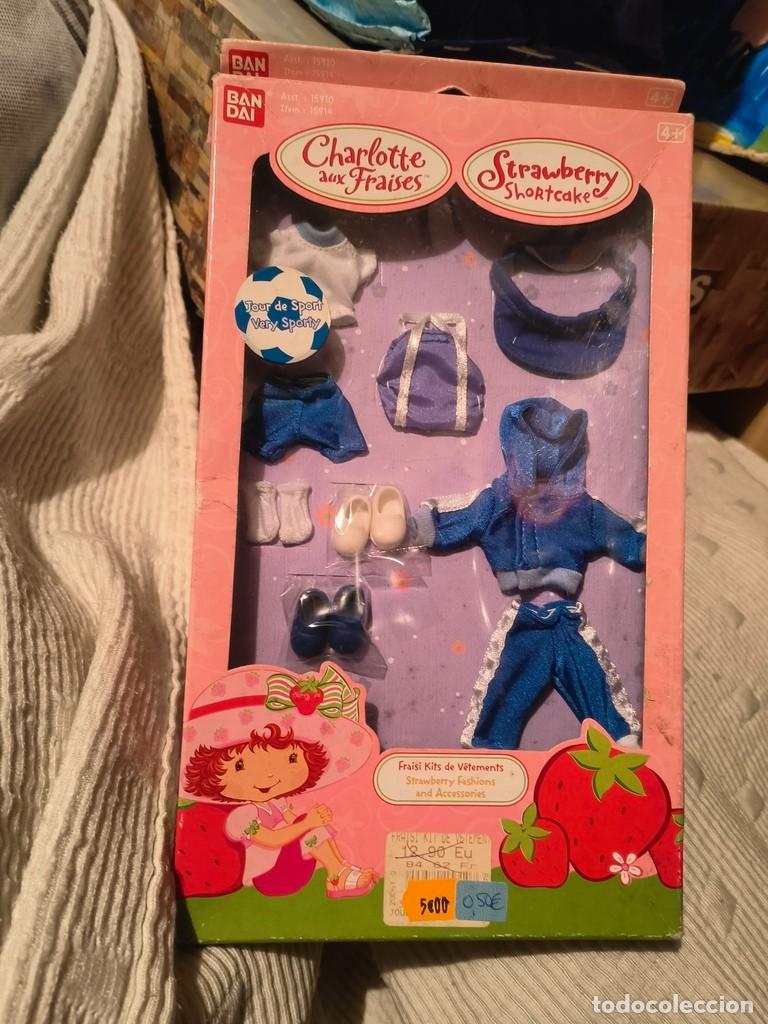 Mu&ntilde;ecas modernas: CAJA BLISTER CON CONJUNTO DE ROPA PARA TARTA DE FRESA STRAWBERRY SHORTCAKE BANDAI ** NUEVO **