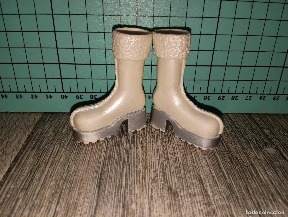 Mu&ntilde;ecas modernas: Botas zapatos de mu&ntilde;eca Bratz