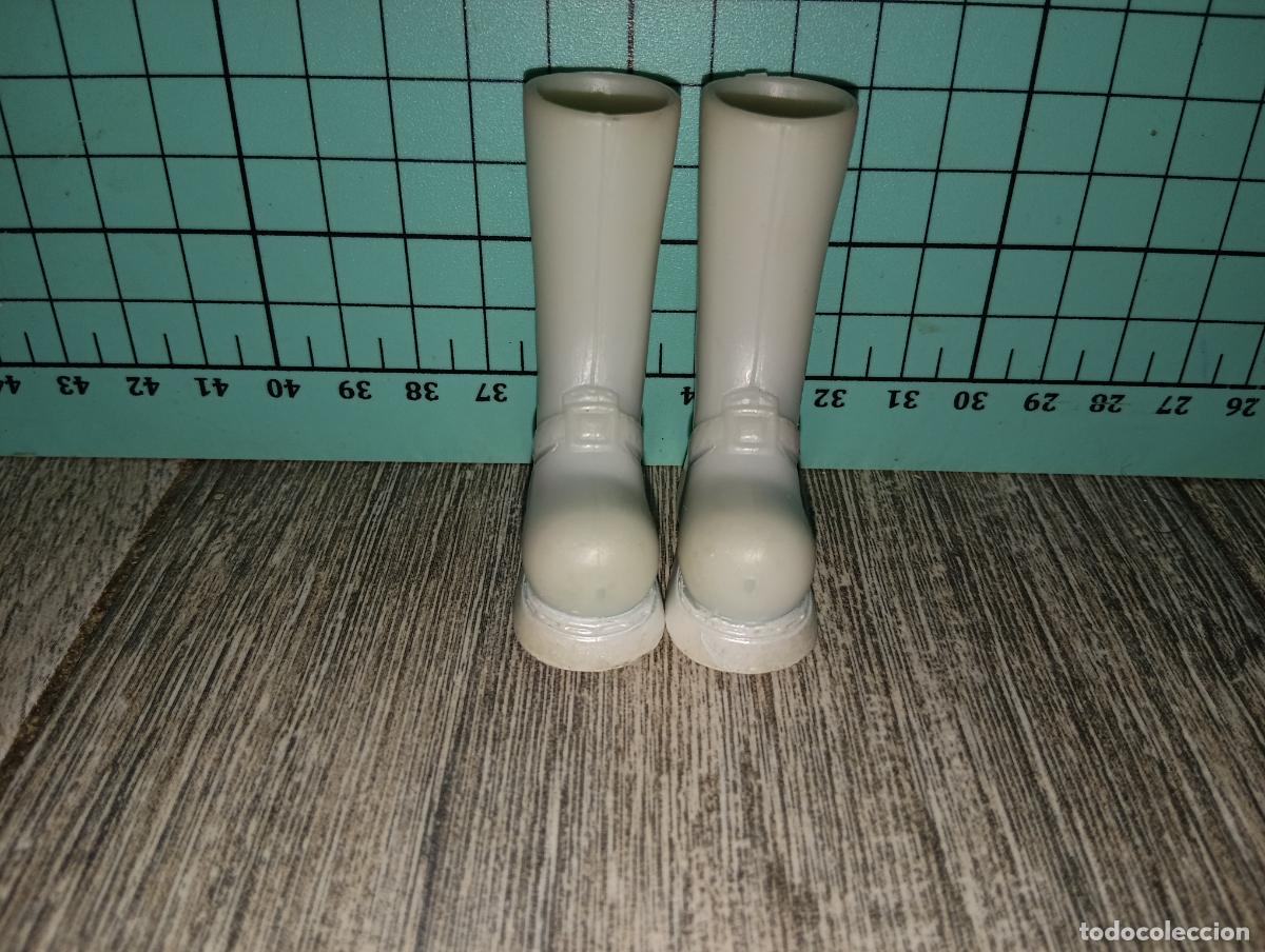 Mu&ntilde;ecas modernas: Botas zapatos de mu&ntilde;eca Bratz - Foto 2
