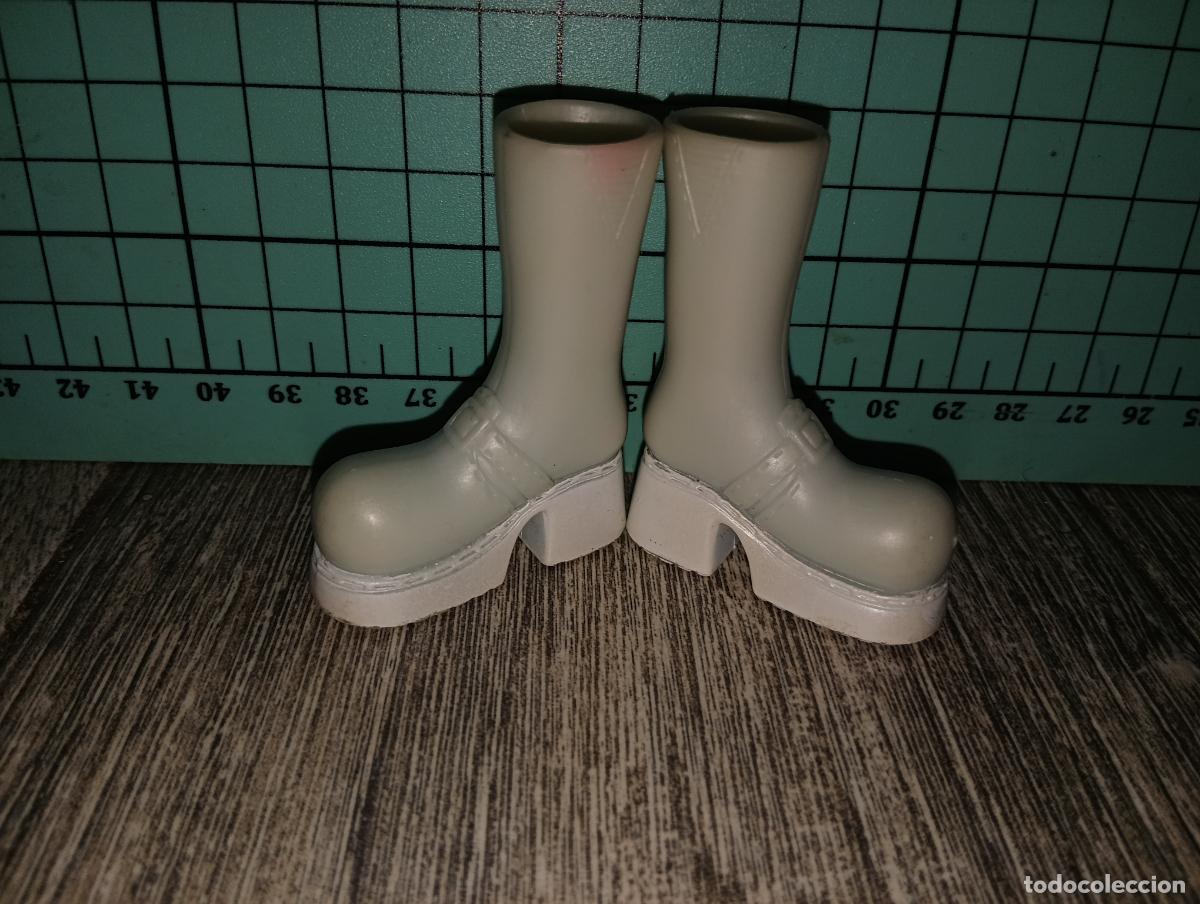 Mu&ntilde;ecas modernas: Botas zapatos de mu&ntilde;eca Bratz