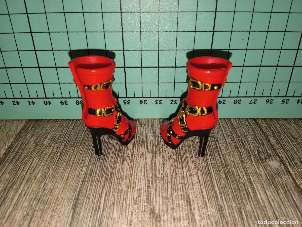 Mu&ntilde;ecas modernas: Botas zapatos de mu&ntilde;eca Rainbow high - Foto 3