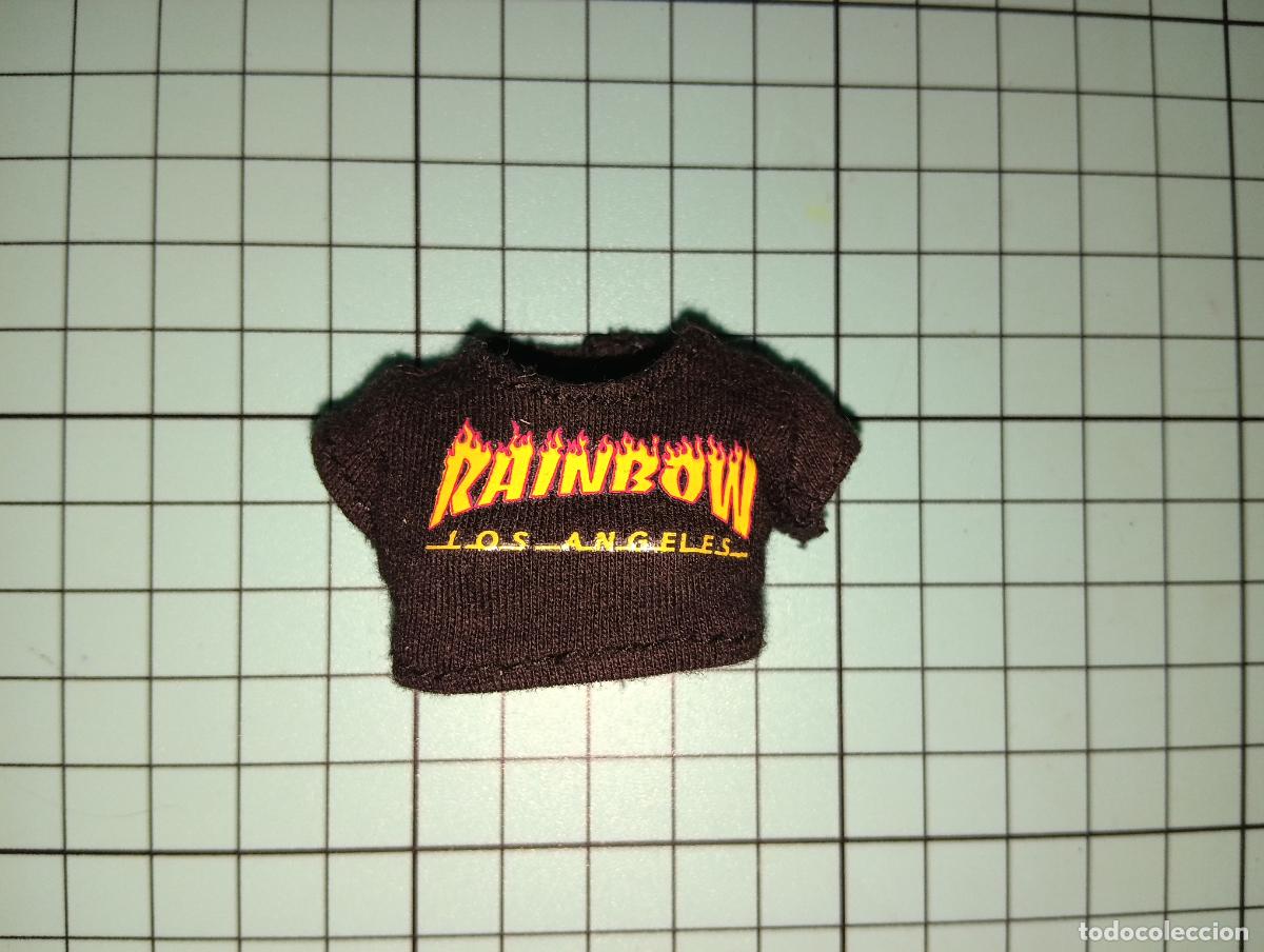 Mu&ntilde;ecas modernas: Camiseta de mu&ntilde;eca Rainbow high