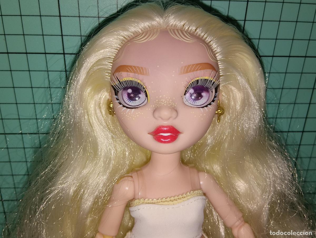 Mu&ntilde;ecas modernas: mu&ntilde;eca Rainbow high Delilah Fields