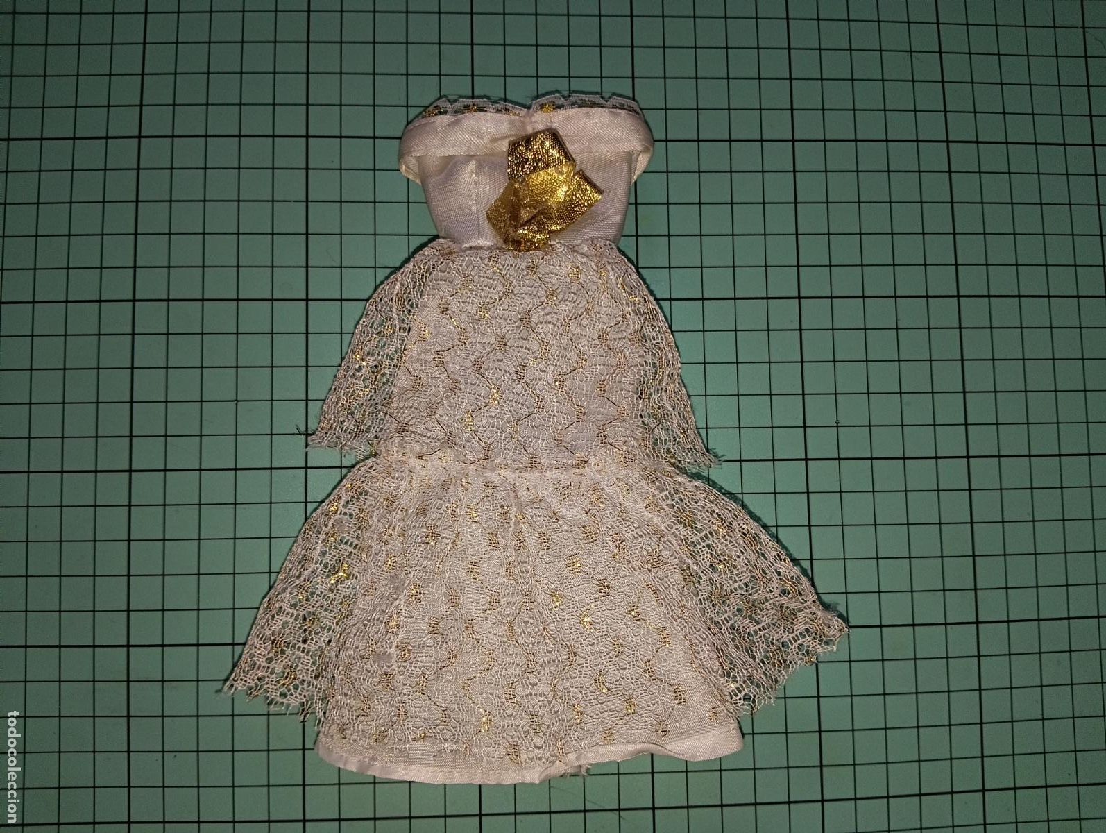 Mu&ntilde;ecas modernas: Vestido vintage para mu&ntilde;eca Barbie o similar
