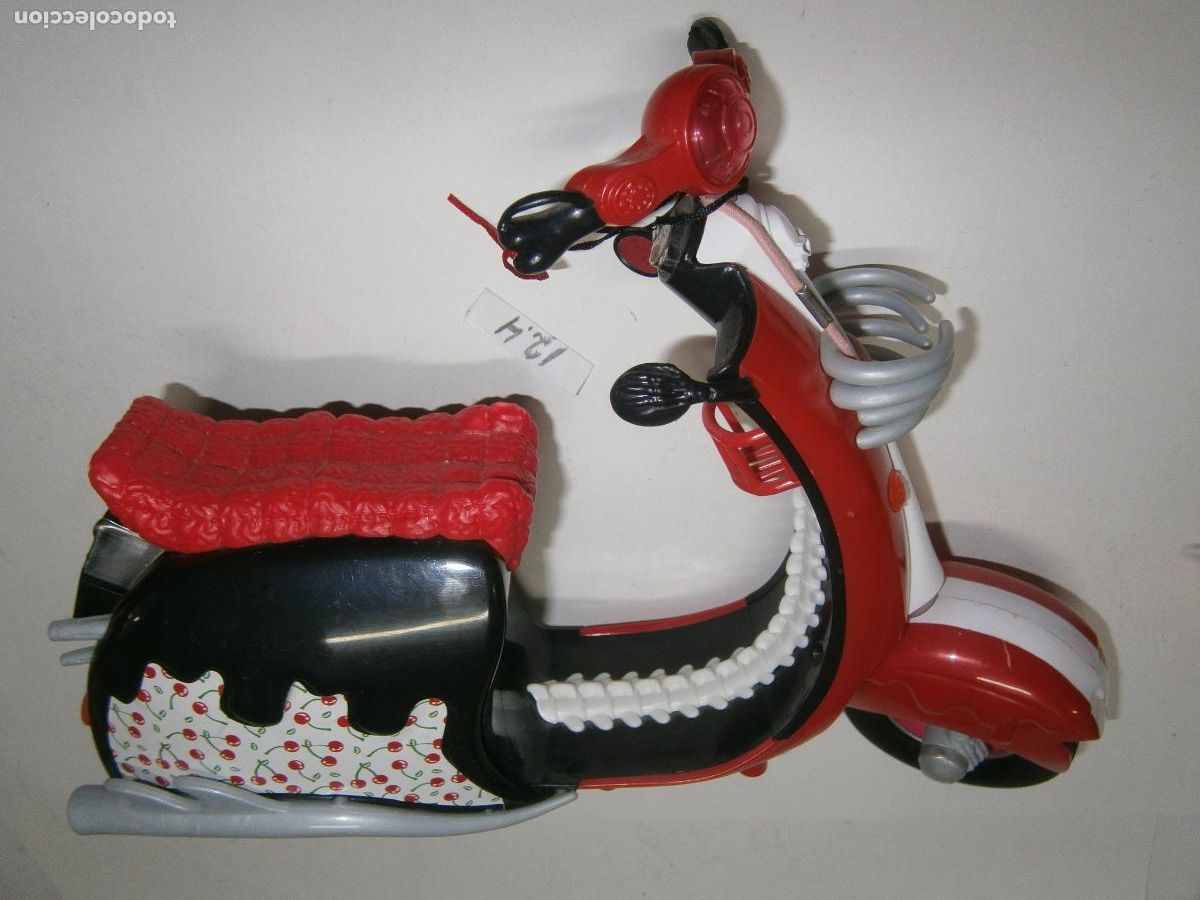 Mu&ntilde;ecas modernas: MOTO VESPA MONSTER HIGH