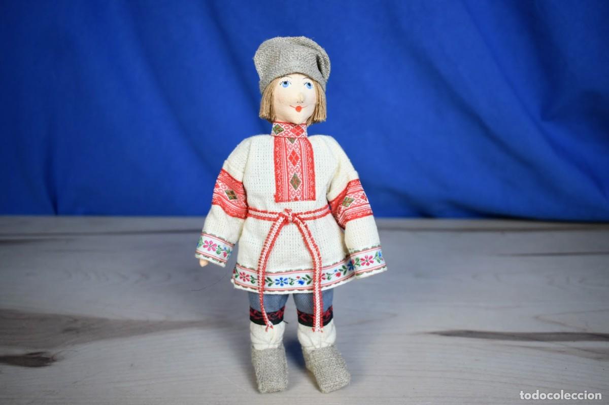 Mu&ntilde;ecas modernas: Mu&ntilde;eca de trapo artesanal con traje tradicional Ruso (Kosovorotka)