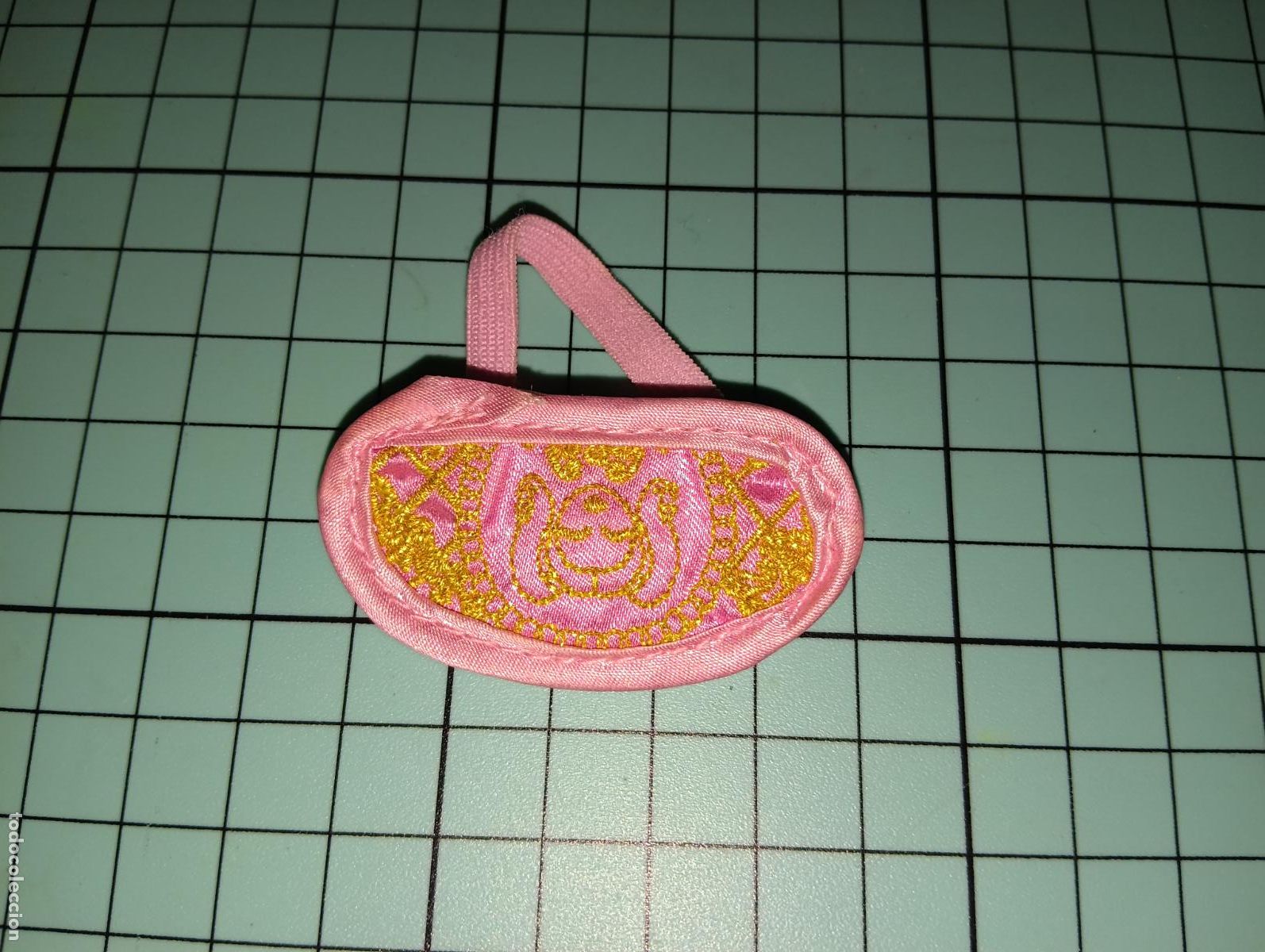 Mu&ntilde;ecas modernas: Accesorio de mu&ntilde;eca Rainbow high