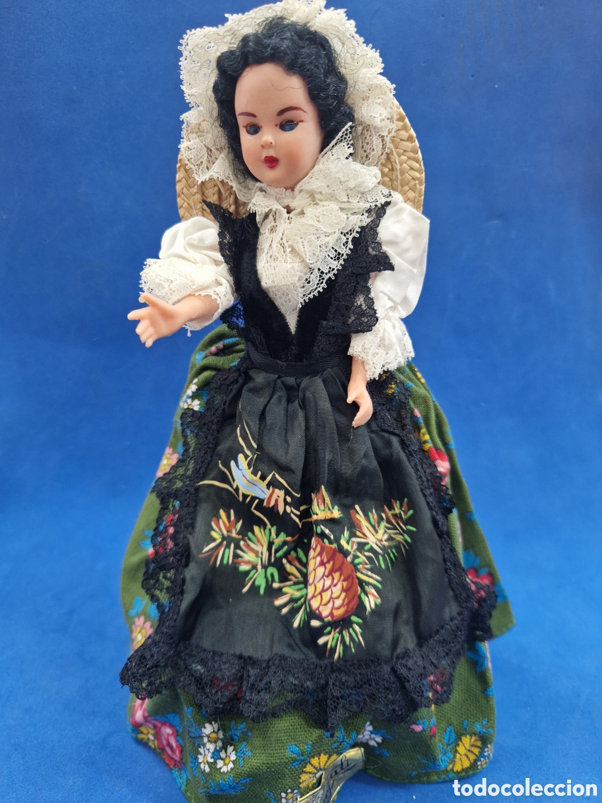 Mu&ntilde;ecas modernas: Mu&ntilde;ecas Magali ,souvenir, princesa Sissi, antigua
