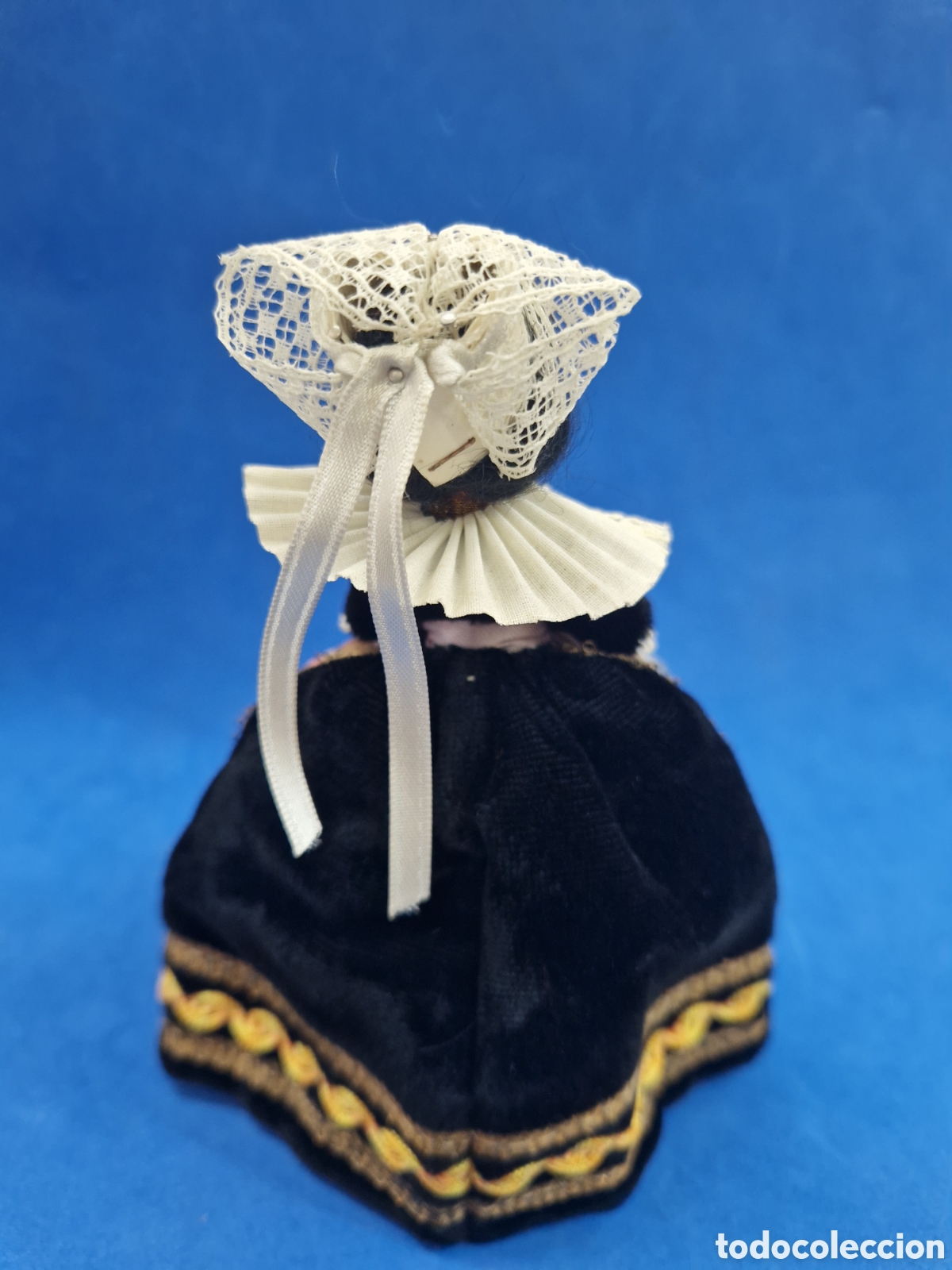 Mu&ntilde;ecas modernas: Mu&ntilde;eca ,tutor souvenir, antigua - Foto 2