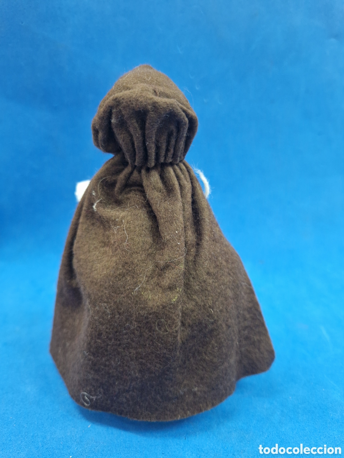 Mu&ntilde;ecas modernas: Mu&ntilde;eca souvenir, antigua
