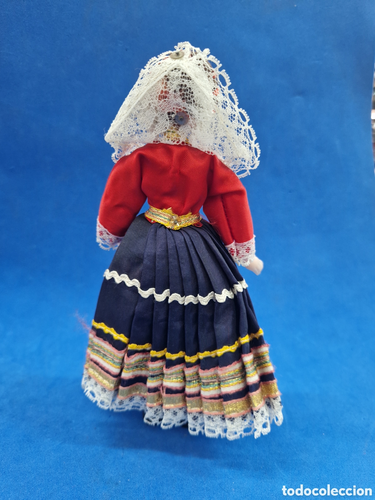 Mu&ntilde;ecas modernas: Mu&ntilde;eca souvenir antigua - Foto 2