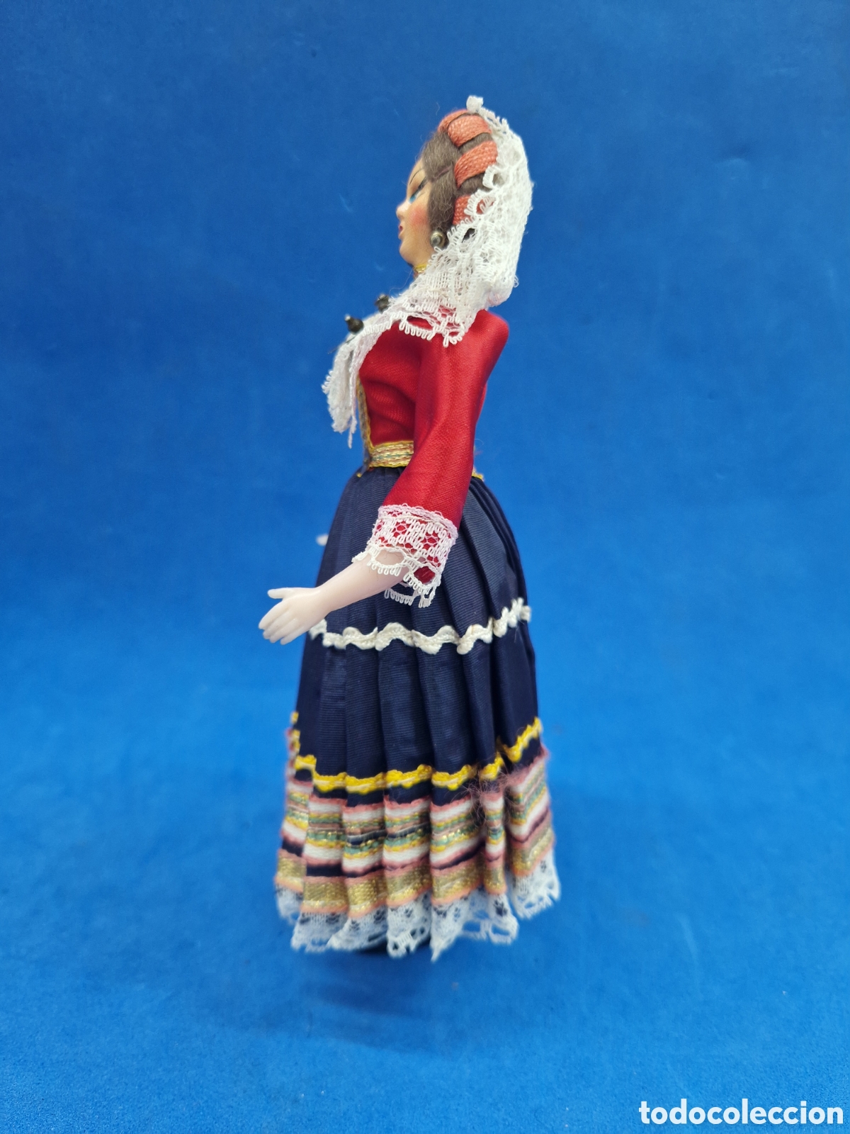Mu&ntilde;ecas modernas: Mu&ntilde;eca souvenir antigua - Foto 3