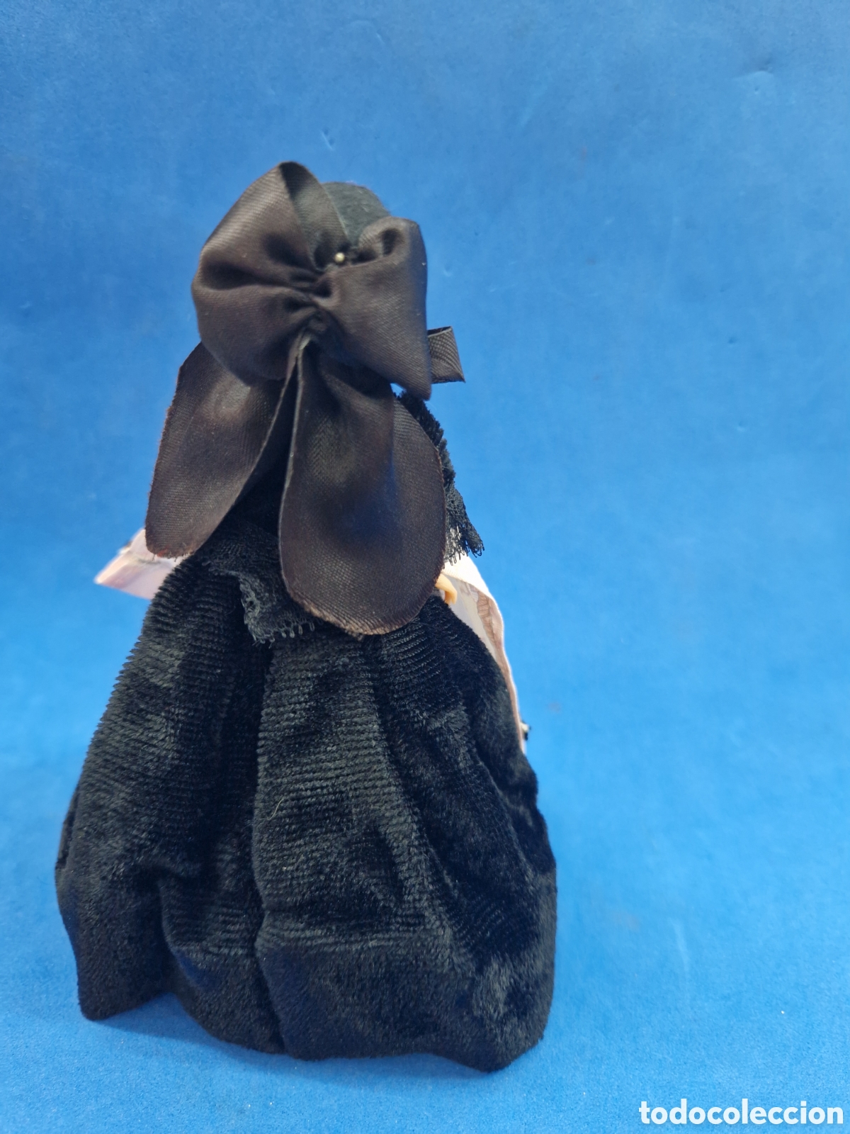 Mu&ntilde;ecas modernas: Mu&ntilde;eca souvenir antigua - Foto 2