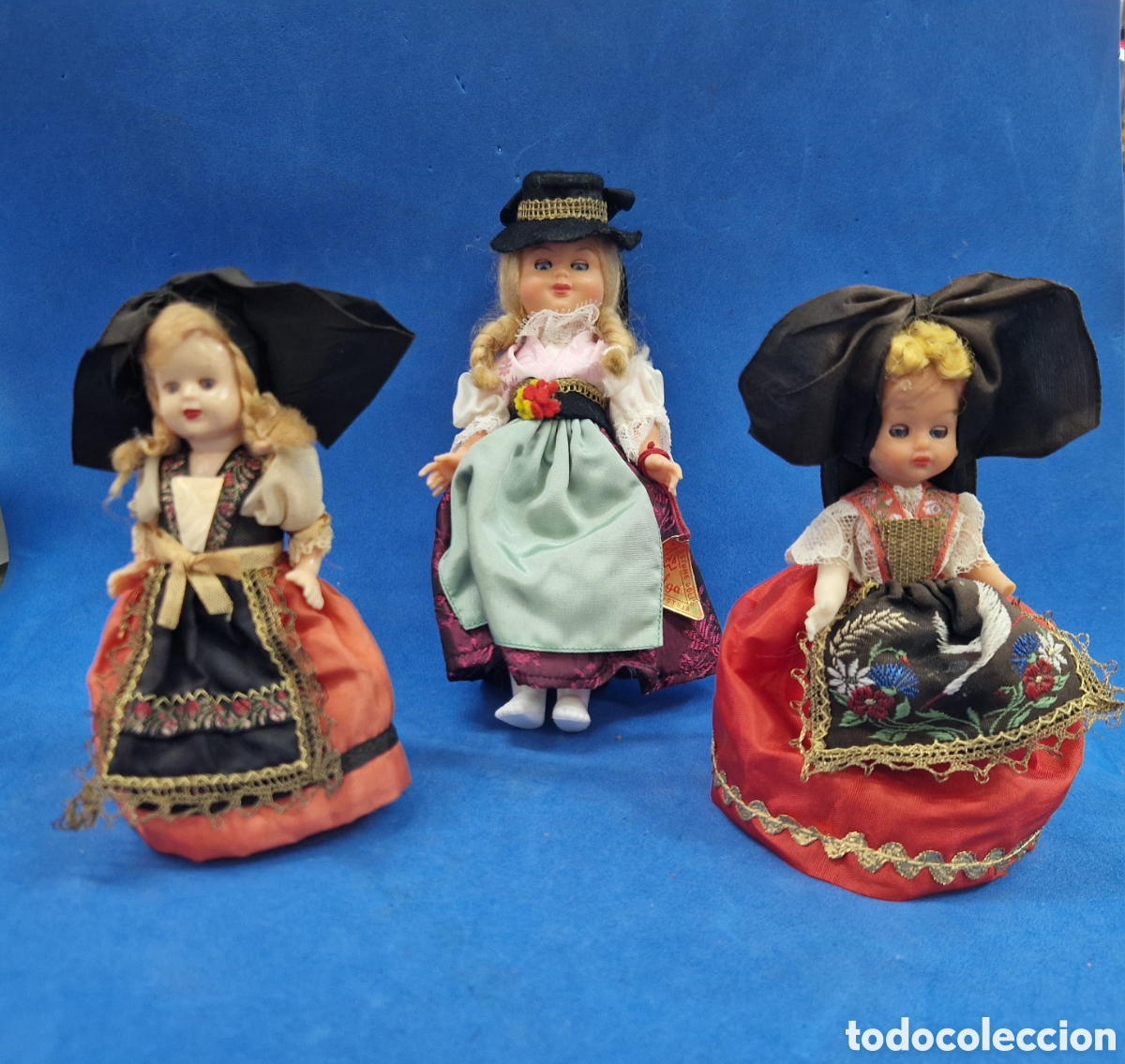 Mu&ntilde;ecas modernas: Lote 3 mu&ntilde;ecas souvenir antiguas