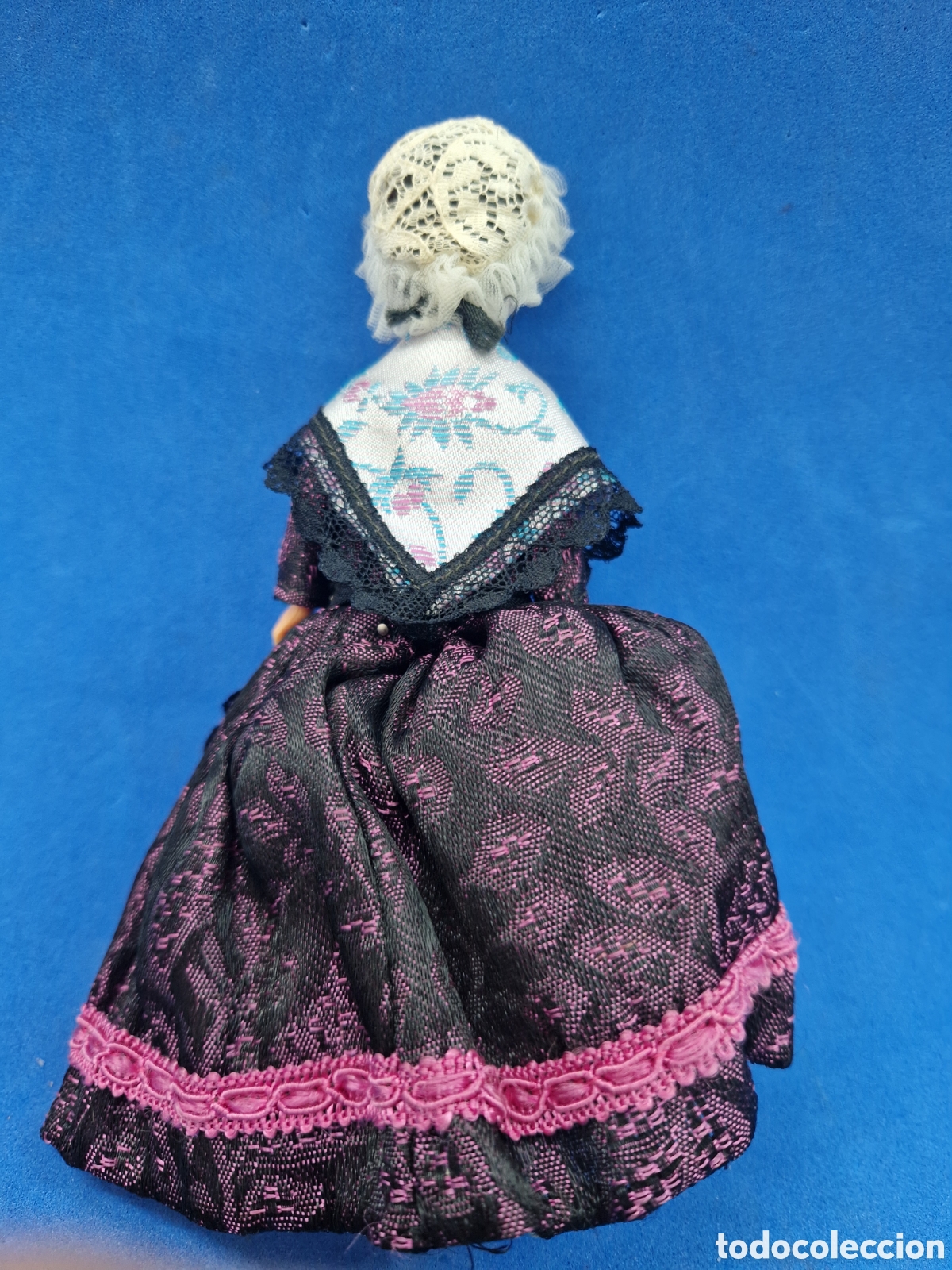 Mu&ntilde;ecas modernas: Mu&ntilde;eca souvenir antigua - Foto 2