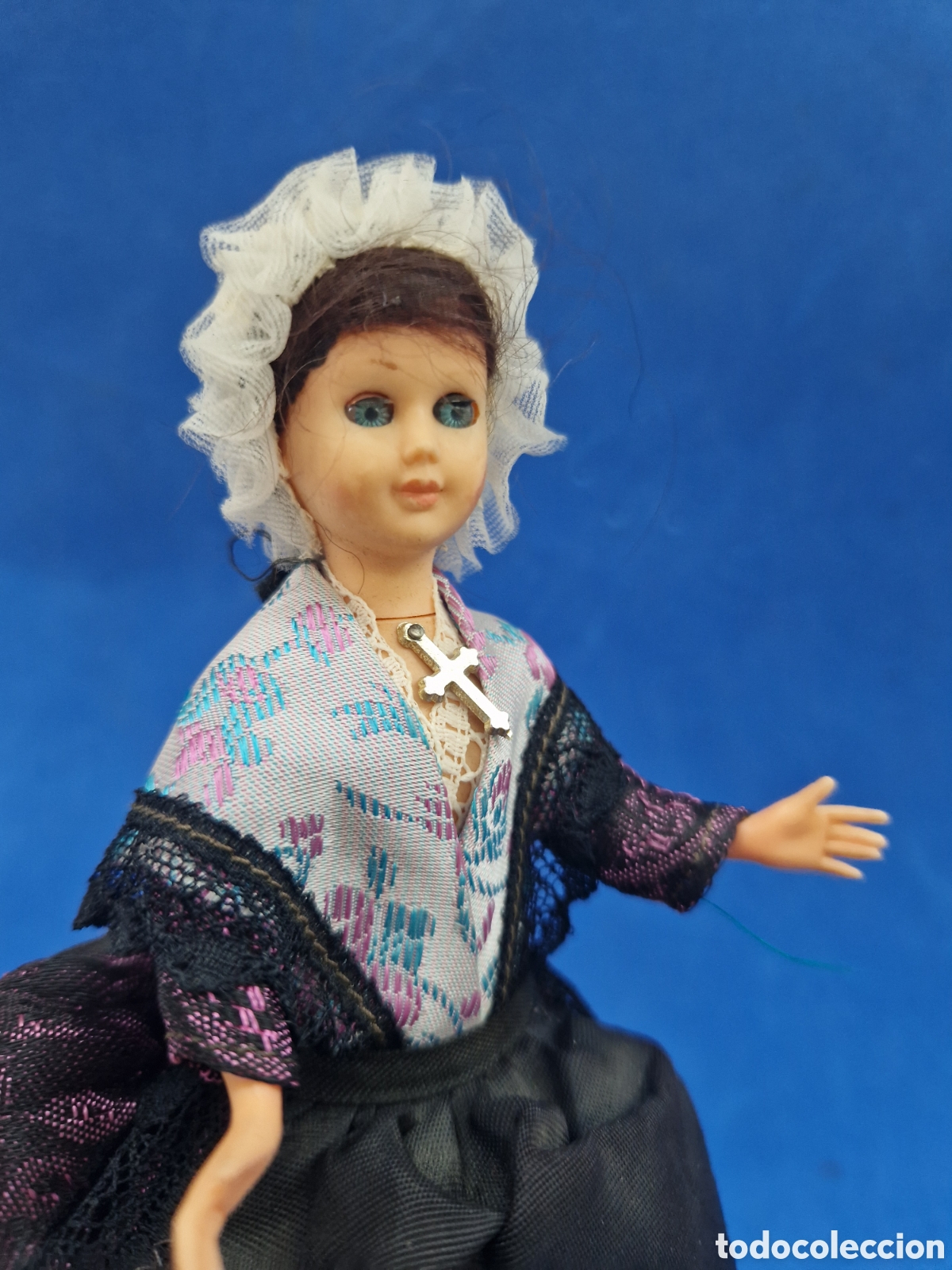 Mu&ntilde;ecas modernas: Mu&ntilde;eca souvenir antigua - Foto 3