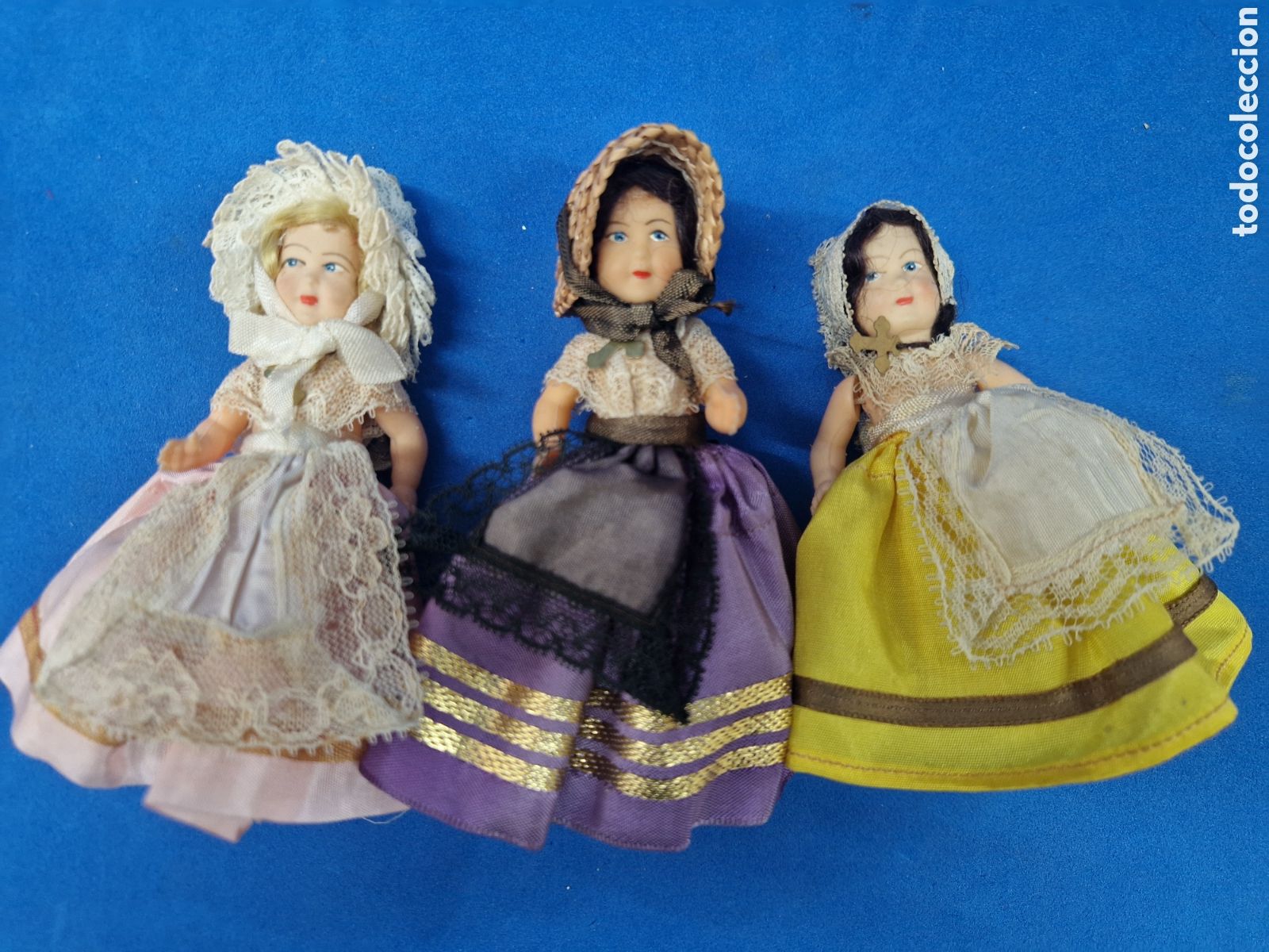 Mu&ntilde;ecas modernas: Mu&ntilde;ecas souvenir antiguas lote de 3