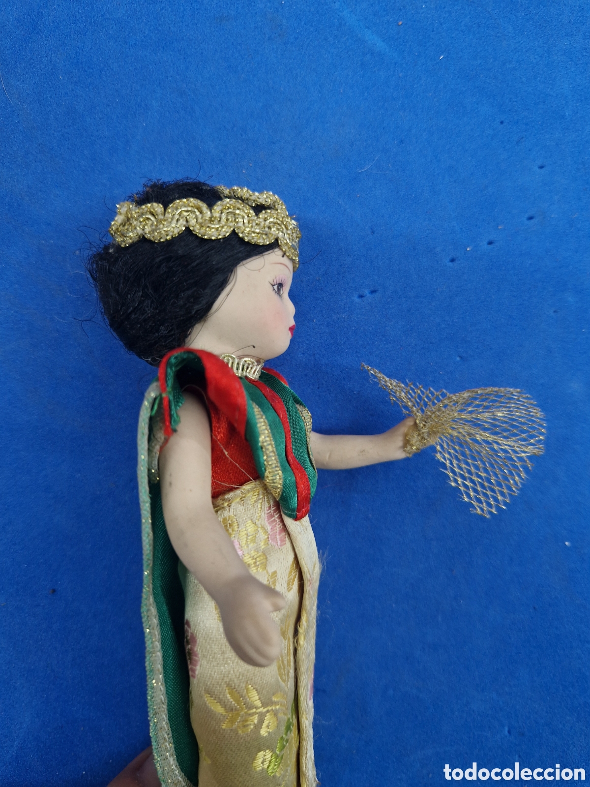 Mu&ntilde;ecas modernas: Mu&ntilde;eca de porcelana con traje tipico - Foto 3