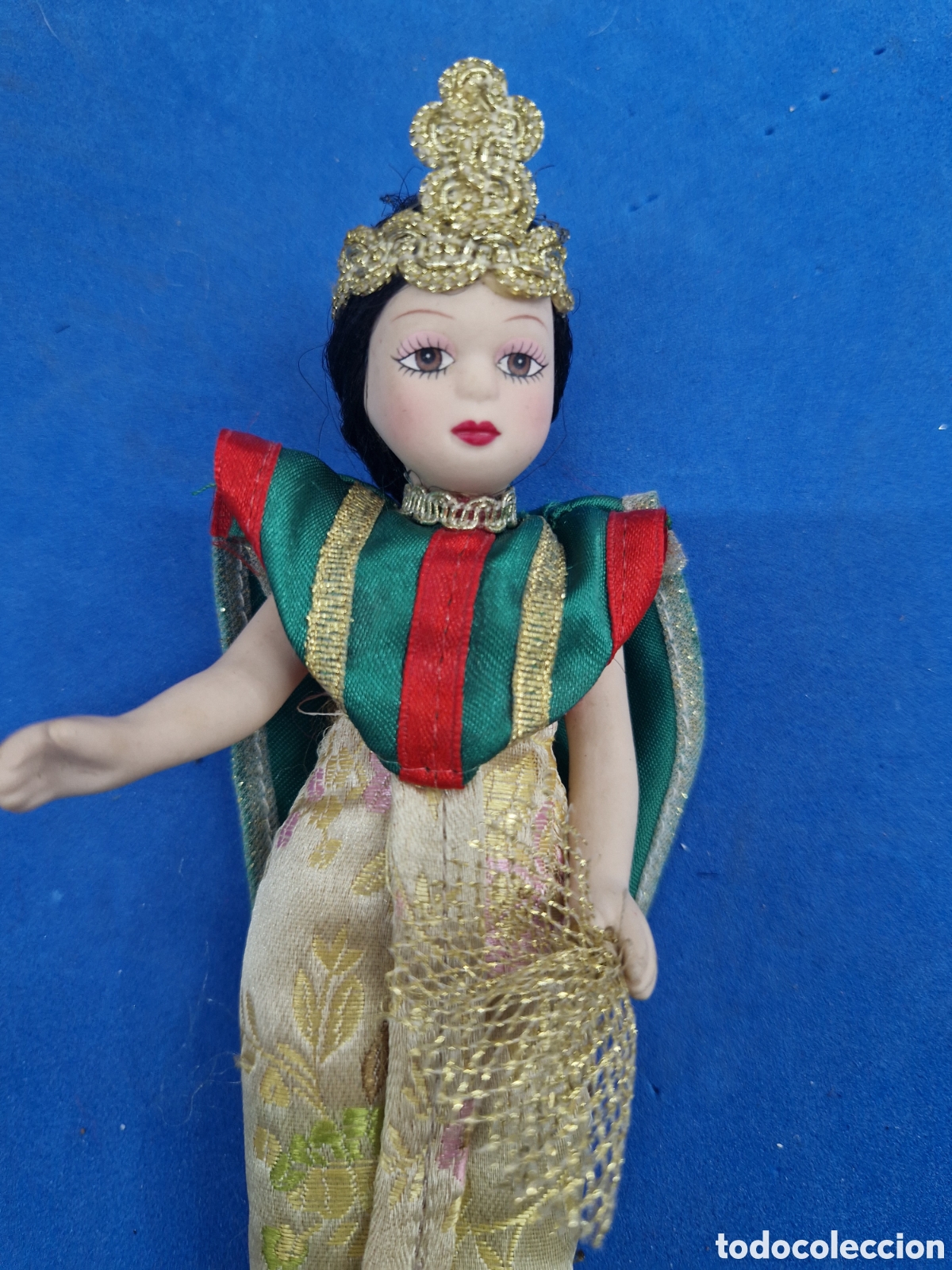 Mu&ntilde;ecas modernas: Mu&ntilde;eca de porcelana con traje tipico - Foto 4