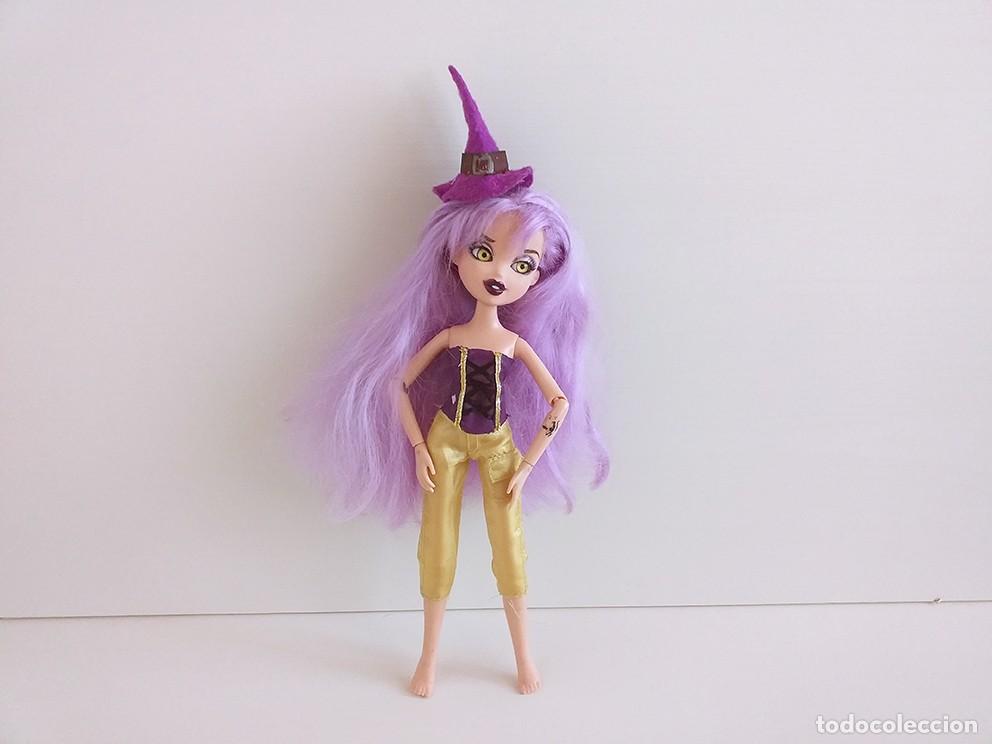 Mu&ntilde;ecas modernas: Mu&ntilde;eca articulada Braztillaz, Yasmina clarivoya, pelo lila