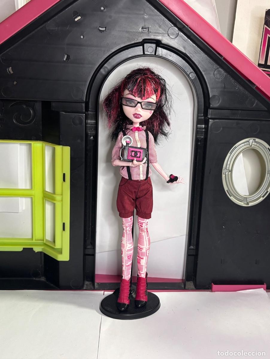 Mu&ntilde;ecas modernas: Outfit Monster High Draculaura reportera fot&oacute;grafa periodista