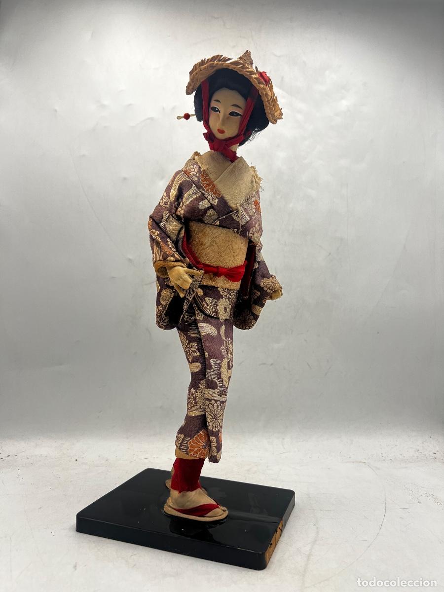 Mu&ntilde;ecas modernas: MU&Ntilde;ECA JAPONESA GEISHA. CABEZA DE TELA SOBRE UN SOPORTE MOLDEADO. MANOS Y PIES DE TELA.