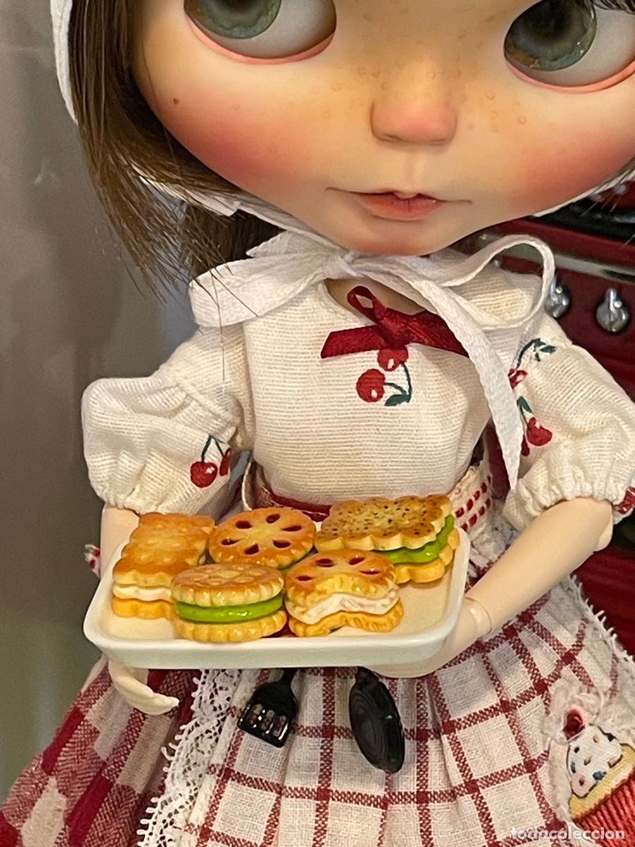 Mu&ntilde;ecas modernas: Bandeja con galletas para mu&ntilde;eca Blythe Barbie o Nancy