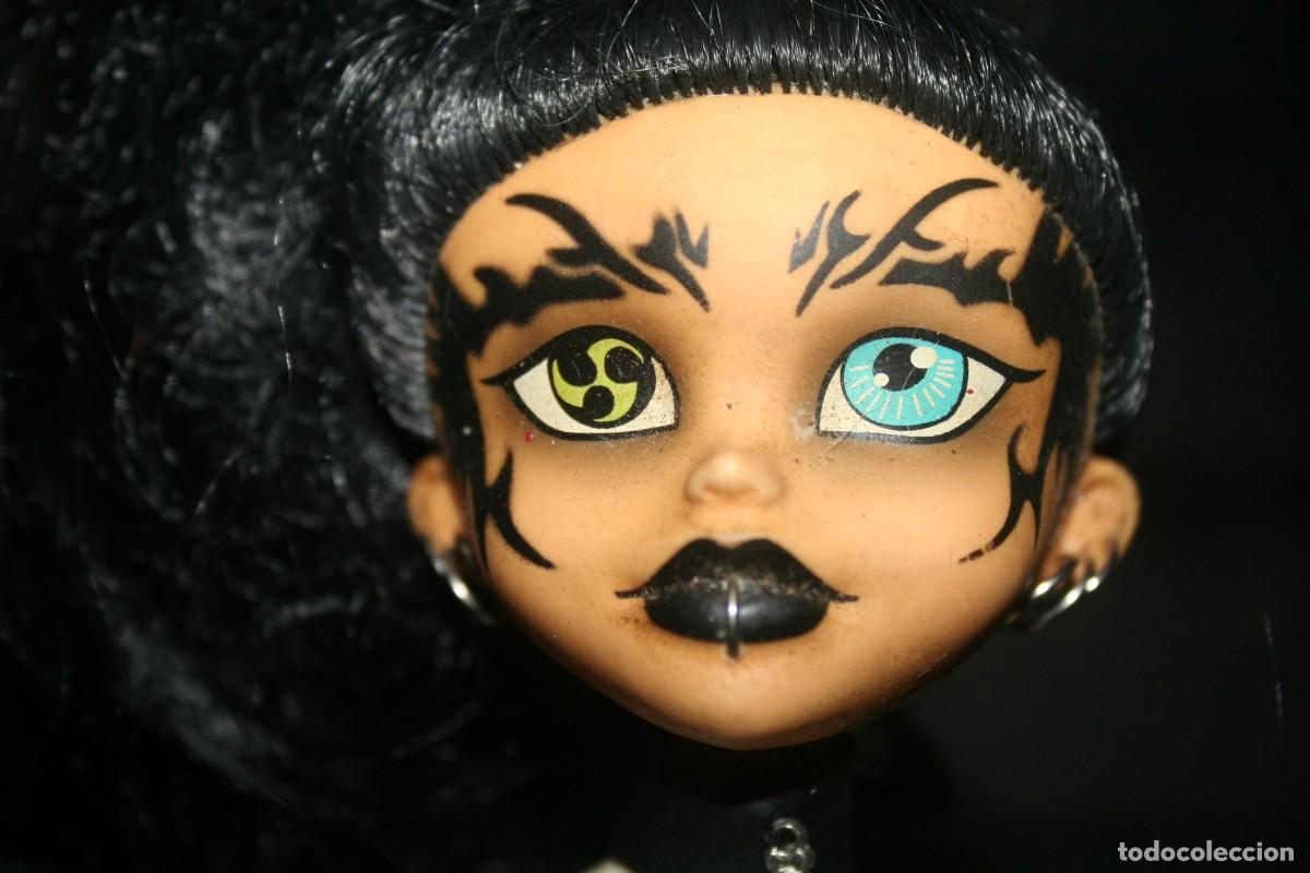 Mu&ntilde;ecas modernas: antigua mu&ntilde;eca gotica edge bleeding 2004