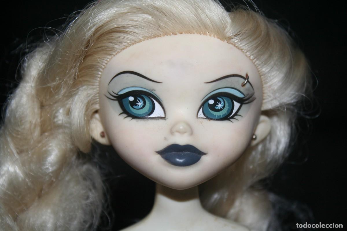 Mu&ntilde;ecas modernas: antigua mu&ntilde;eca gotica edge bleeding 2004