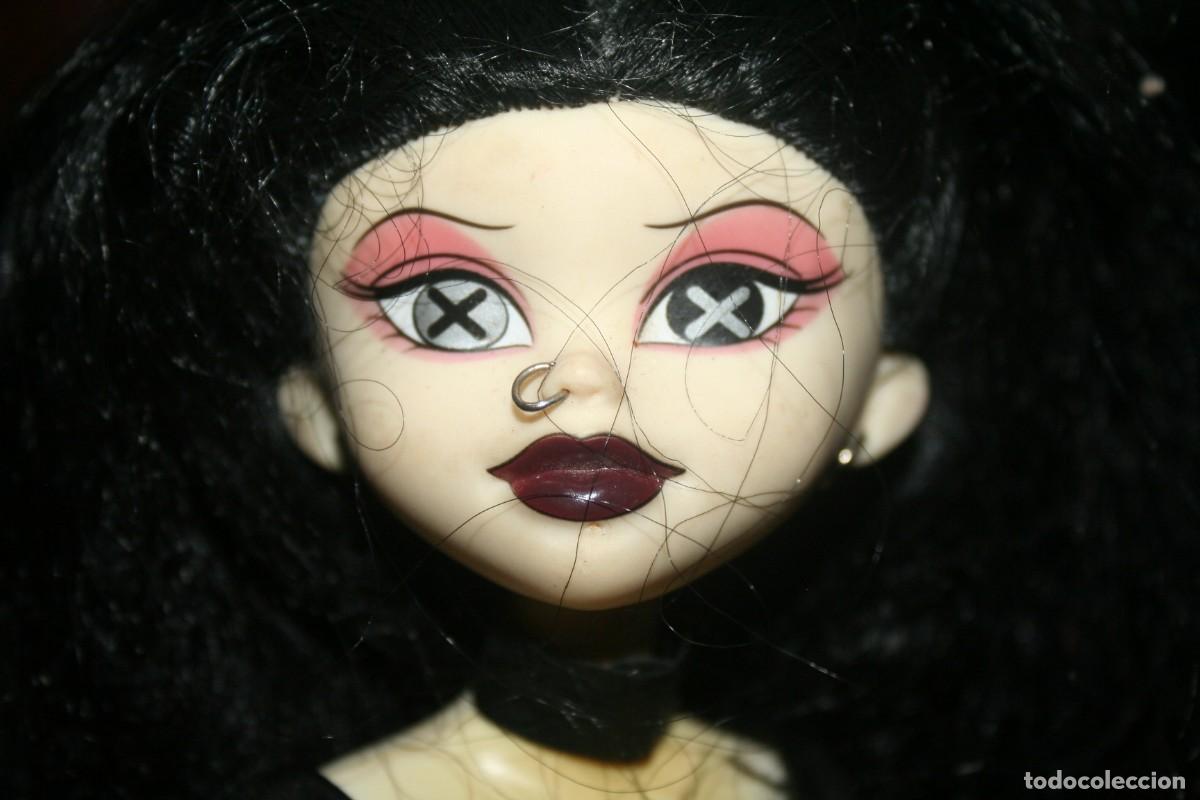 Mu&ntilde;ecas modernas: antigua mu&ntilde;eca gotica edge bleeding 2004
