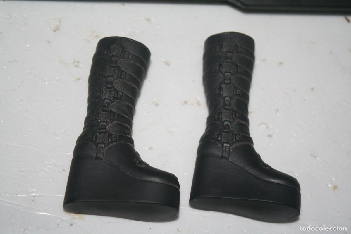 Mu&ntilde;ecas modernas: MU&Ntilde;ECA GOTICA EDGE zapatos botas originales