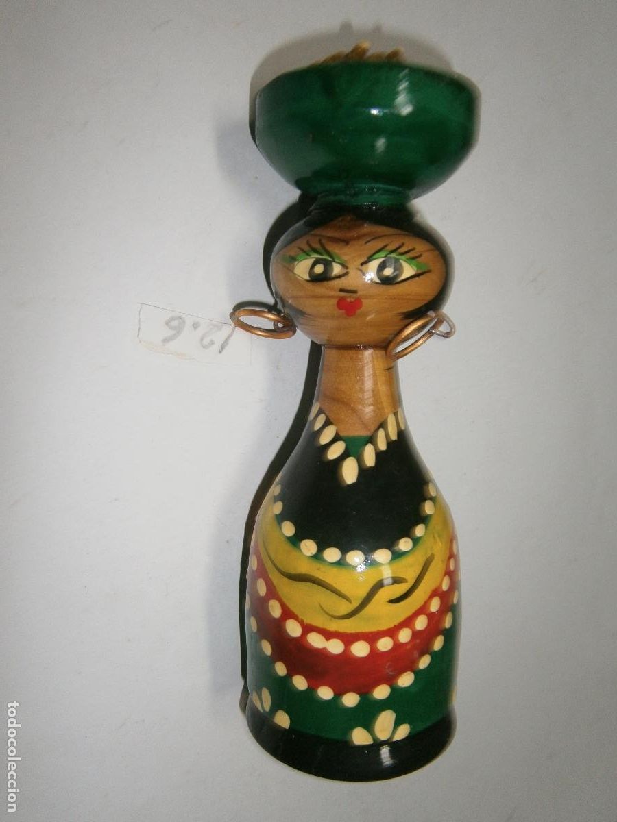 Mu&ntilde;ecas modernas: MU&Ntilde;ECA DE MADERA DECORADA
