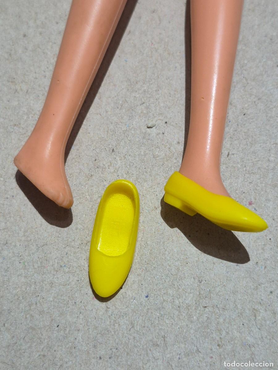 Mu&ntilde;ecas modernas: Zapatos amarillos v&aacute;lidos para mu&ntilde;eca chabel