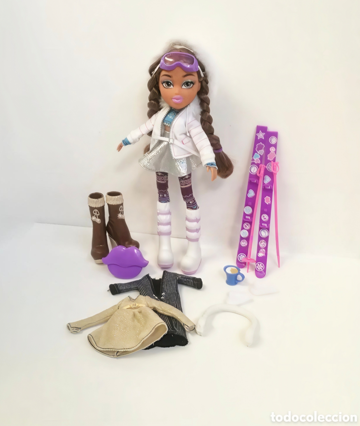 Mu&ntilde;ecas modernas: Bratz Snowkissed Yasmin 2015 con todos sus accesorios y ropa para la nieve casta&ntilde;a