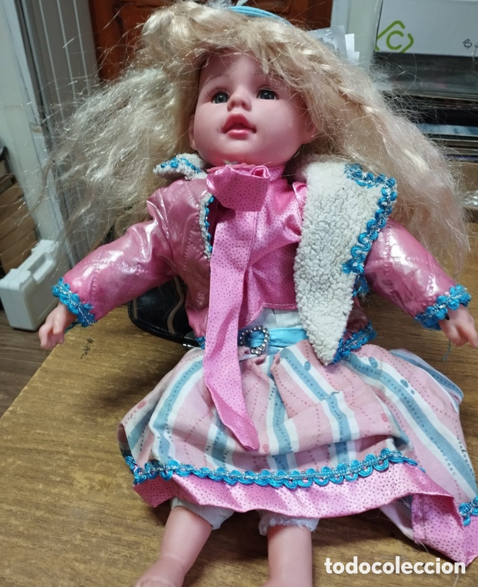 Mu&ntilde;ecas modernas: Mu&ntilde;eca alemana de colecci&oacute;n 48 cm con peluca y numerada &mdash; Cuerpo blando de trapo