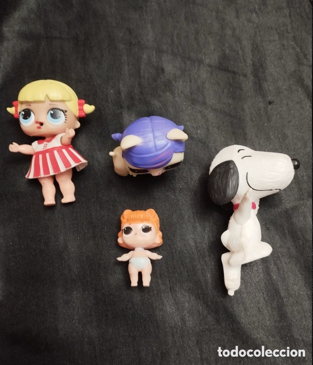 Mu&ntilde;ecas modernas: Lote 4 Figuras Tipo L.O.L. Surprise y Snoopy Peanuts (Jugueras / Miniaturas)