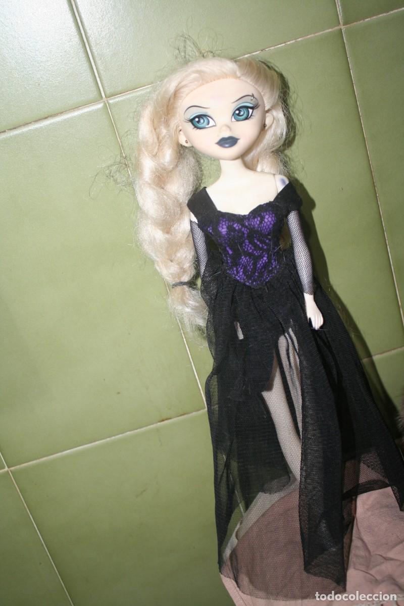 Mu&ntilde;ecas modernas: mu&ntilde;eca gotica edge rubia