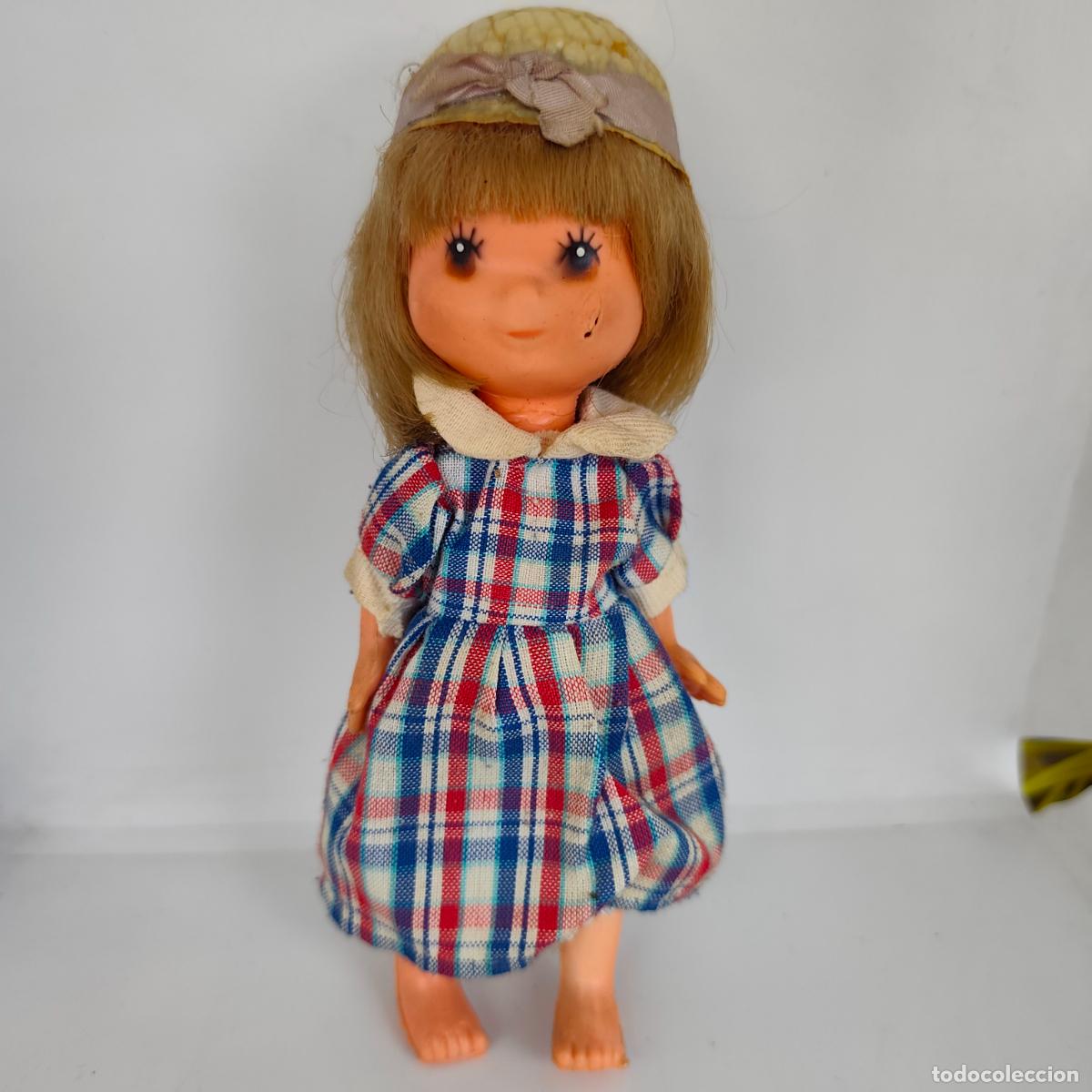 Mu&ntilde;ecas modernas: Mu&ntilde;eca antigua Laura de las monta&ntilde;as con vestido Mam&aacute; de Toyse