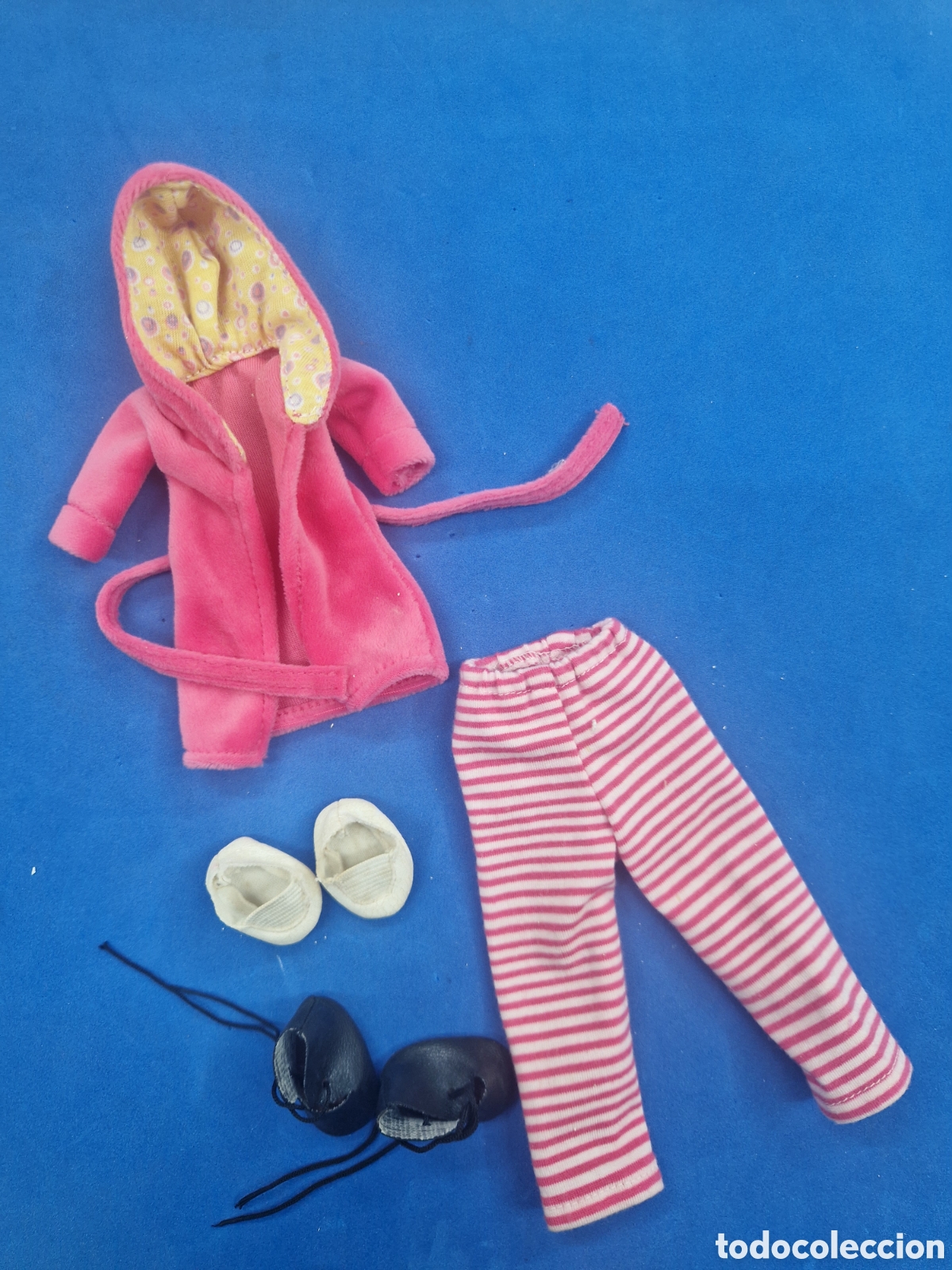 Mu&ntilde;ecas modernas: Las Cheries , conjunto para mu&ntilde;ecas de 33cm
