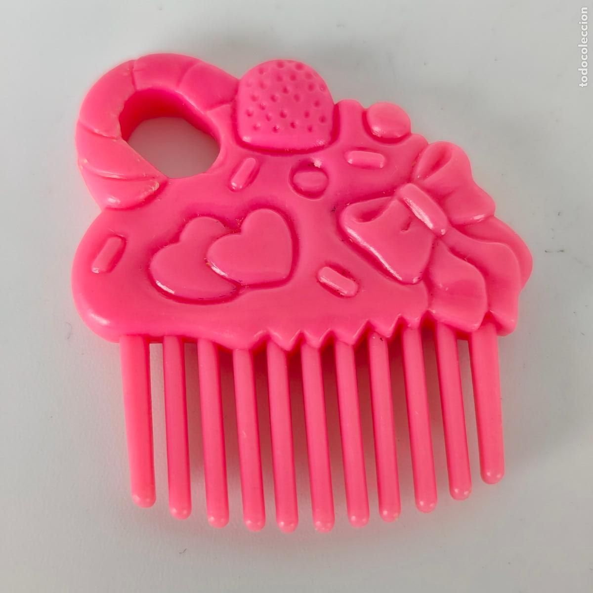 Mu&ntilde;ecas modernas: Peine mi peque&ntilde;o poni1990s Tonka Cutie Fruiti Cupcake Surprise Doll Cherry Chip COMB my little pony