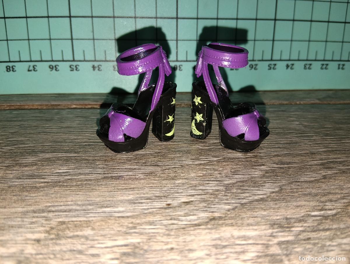 Mu&ntilde;ecas modernas: Zapatos de mu&ntilde;eca Rainbow high